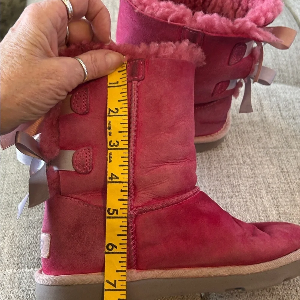 UGG GIRLS BAILY BOW PINK PULL ON SUEDE BOOTS SIZE GIRLS 2